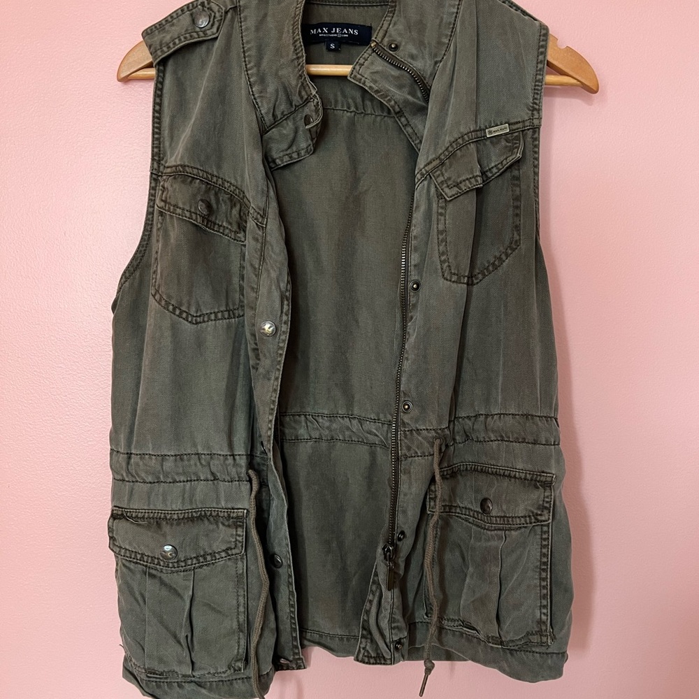 Max Jeans olive green utility vest. Size small.